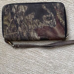 Women’s Canvas Fall Leaves Wristlet